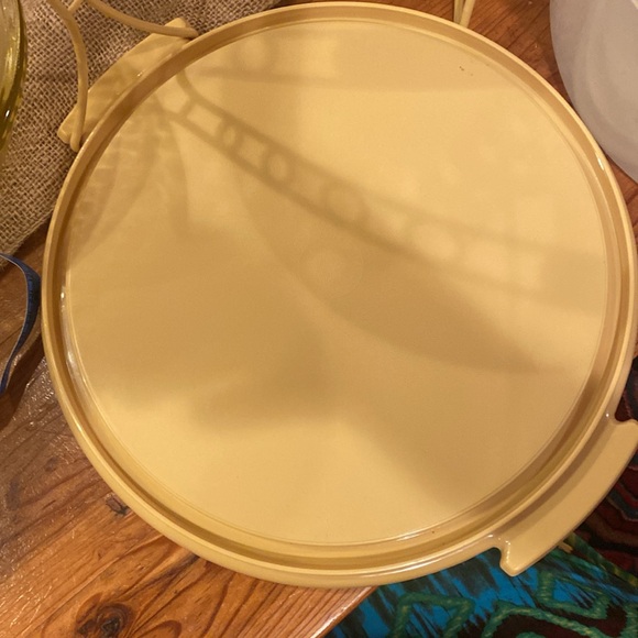 Vintage Tupperware Cake carrier Harvest Gold - be the toast of the bake sale! - Picture 8 of 10